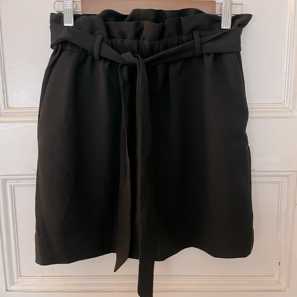 Express black business casual skirt (NWT)